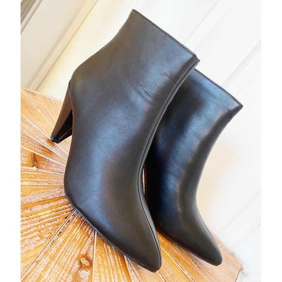 NWT My Delicious Black Faux Leather Pointy Toe Zipper Booties Size 10 - Picture 1 of 11